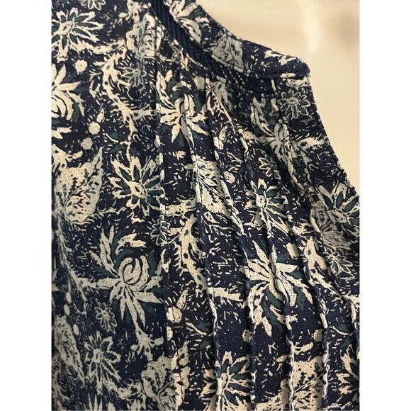 Lucky Brand Floral Boho Cotton Navy and White Top. 3/4 Sleeves. Size SP - Picture 3 of 5
